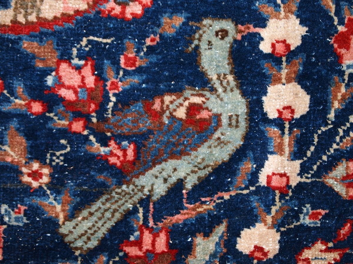 Handgemaakt antiek wollen tapijt met bloemenmedaillon en vogels — 190 × 292 cm — jaren 1920 photo vintage