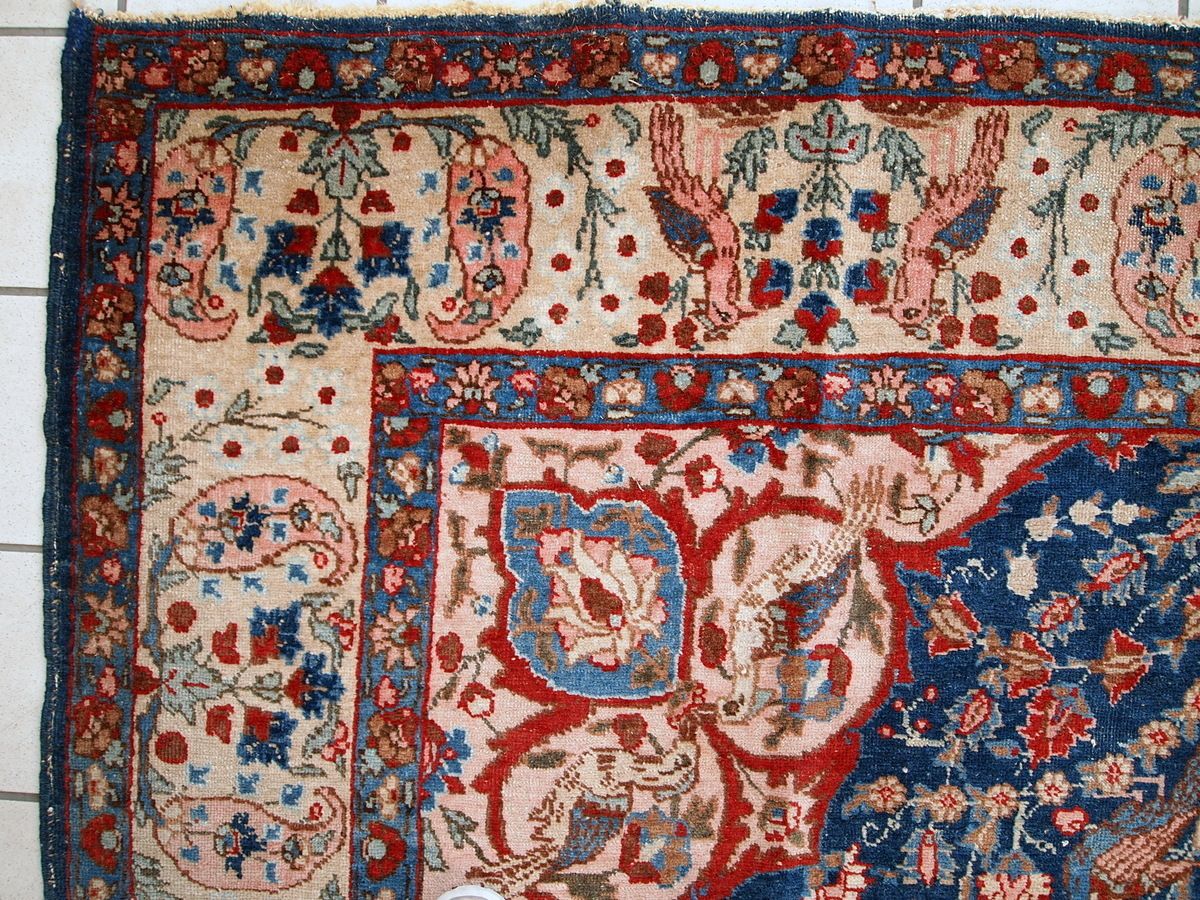 photo vintage Handmade Antique Wool Rug With Floral Medallion & Birds — 190 × 292 Cm — 1920s