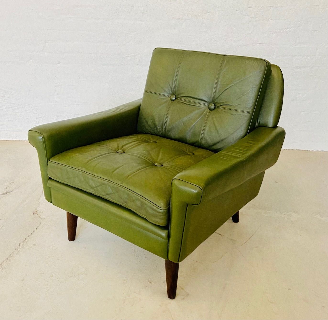 photo furniture Vintage Danish Mid Century Svend Skipper Olive Green Lounge Chair 1965