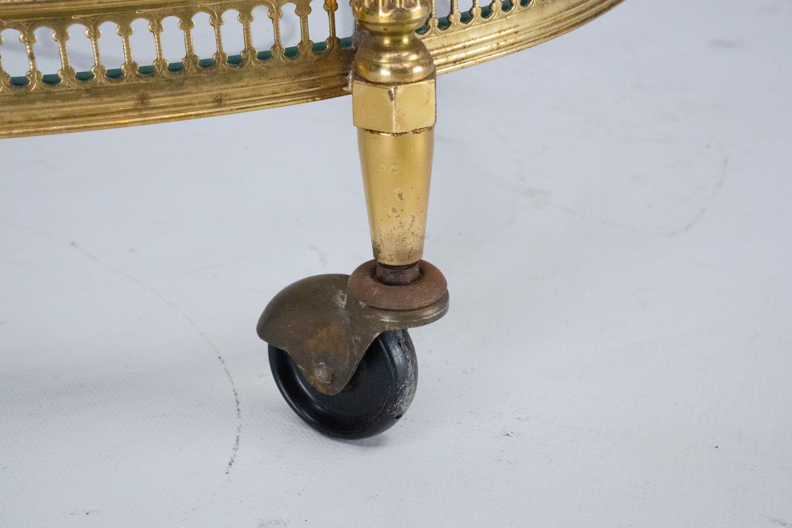 photo vinterior Small Mid Century Italian Brass Bar Cart With Removable Tray, 1950s
