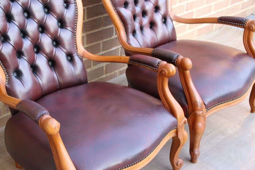 photo vinterior Pair Of Chesterfield Vintage Parlour Armchairs