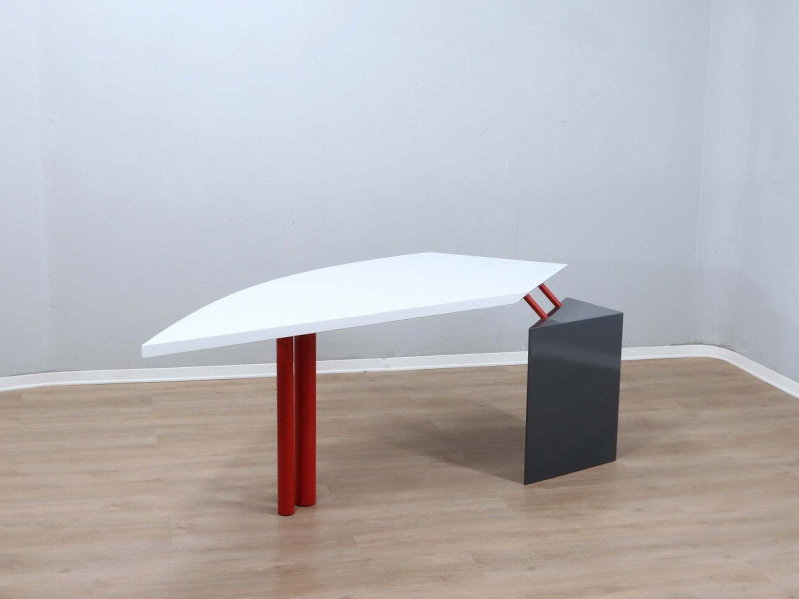 Post Modern schrijfbureau van Saporiti Design, Franco Corradini, jaren 1980 photo Meubels
