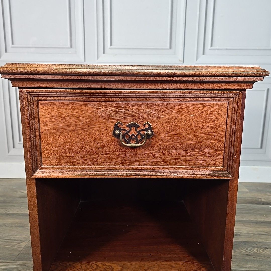 photo furniture Single Antique Georgian Style Bedside Cabinet Cupboard Table Night Stand Drawer
