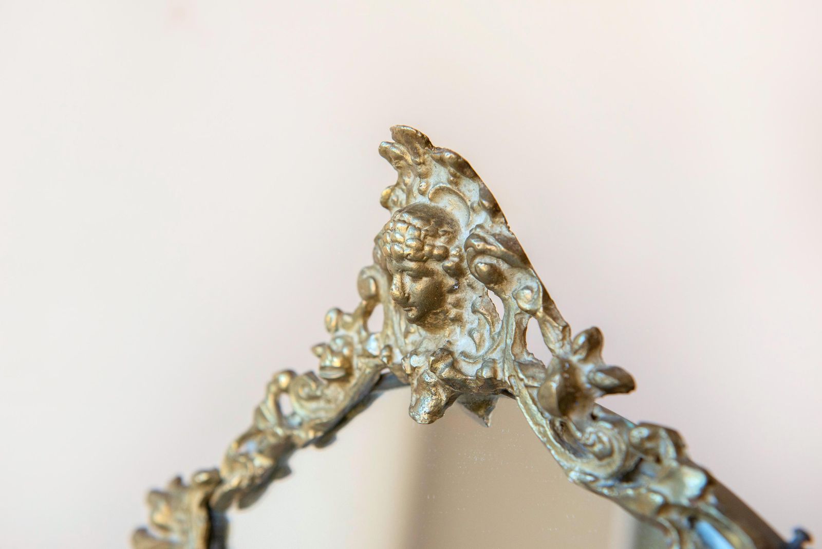 Vintage Messing Ovale Wandspiegel – Art Nouveau / Jugendstil Stijl Ca. Jaren 1950 – Decoratieve Gouden Schouwspiegel photo buy