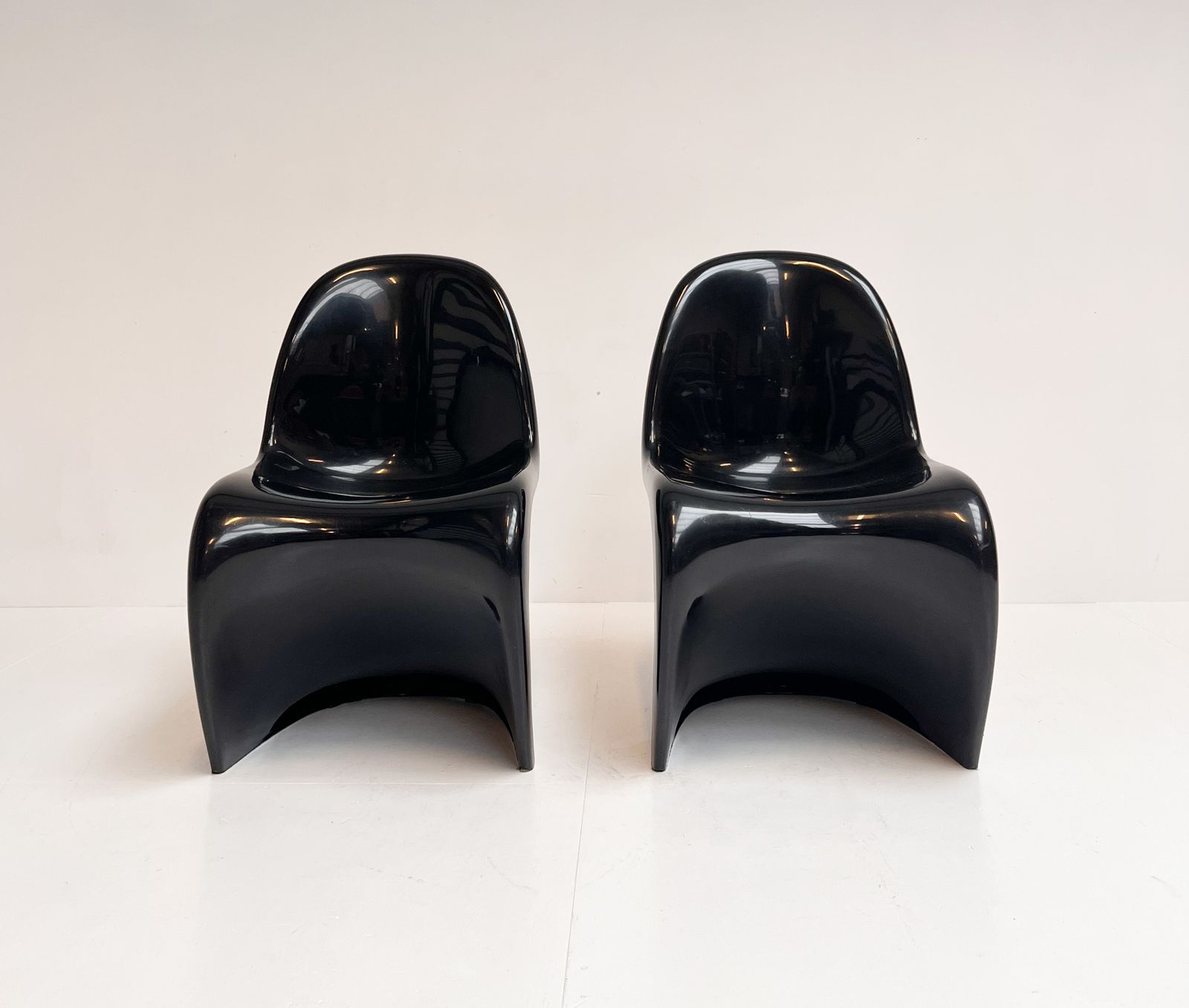 Set Of 2 Herman Miller Chairs By Verner Panton, 1970’s photo Furniture