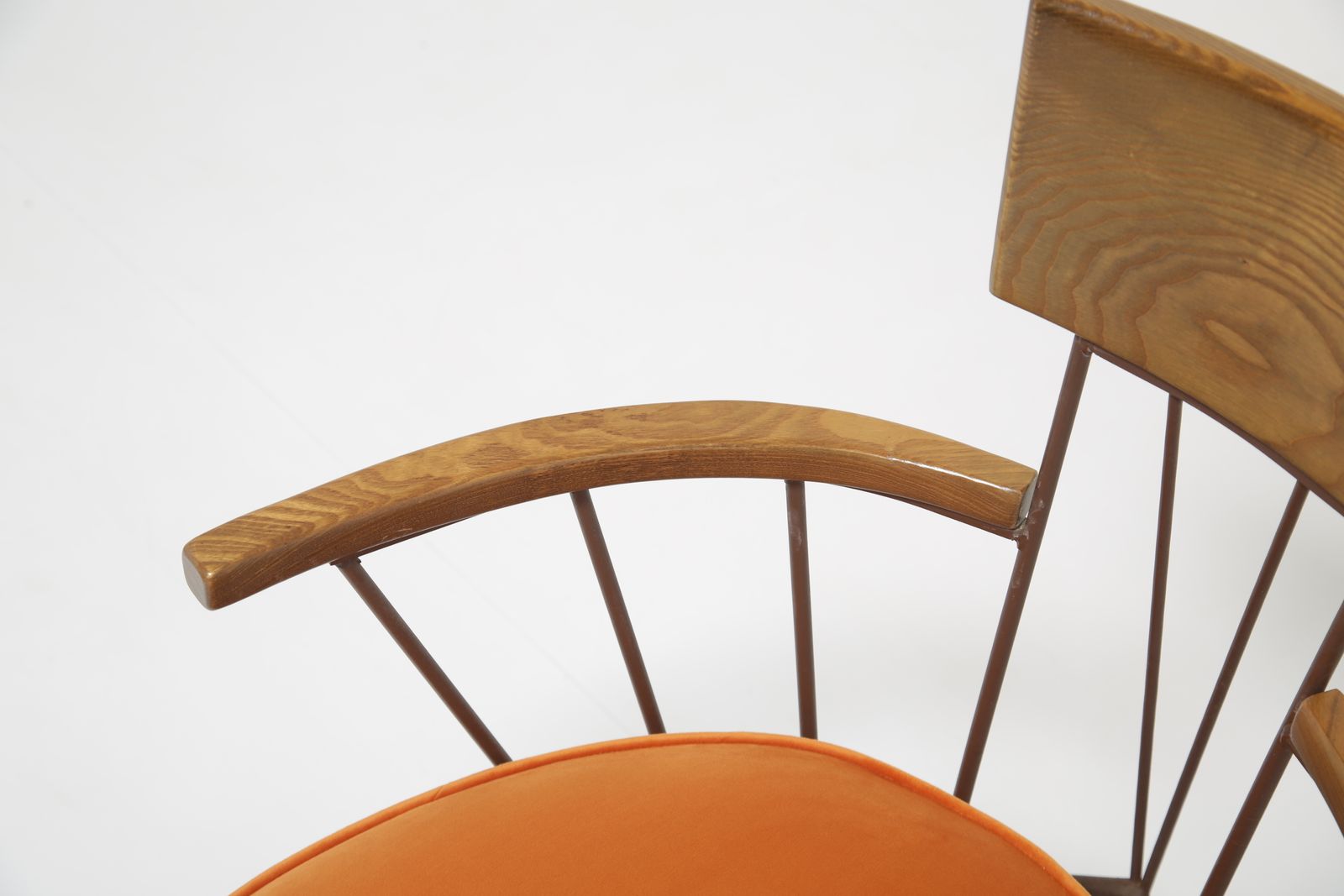 Fauteuil Richard McCarthy « Iron Age » en frêne et fer forgé, revêtement en velours orange, pour Selrite, années 1950. photo furniture