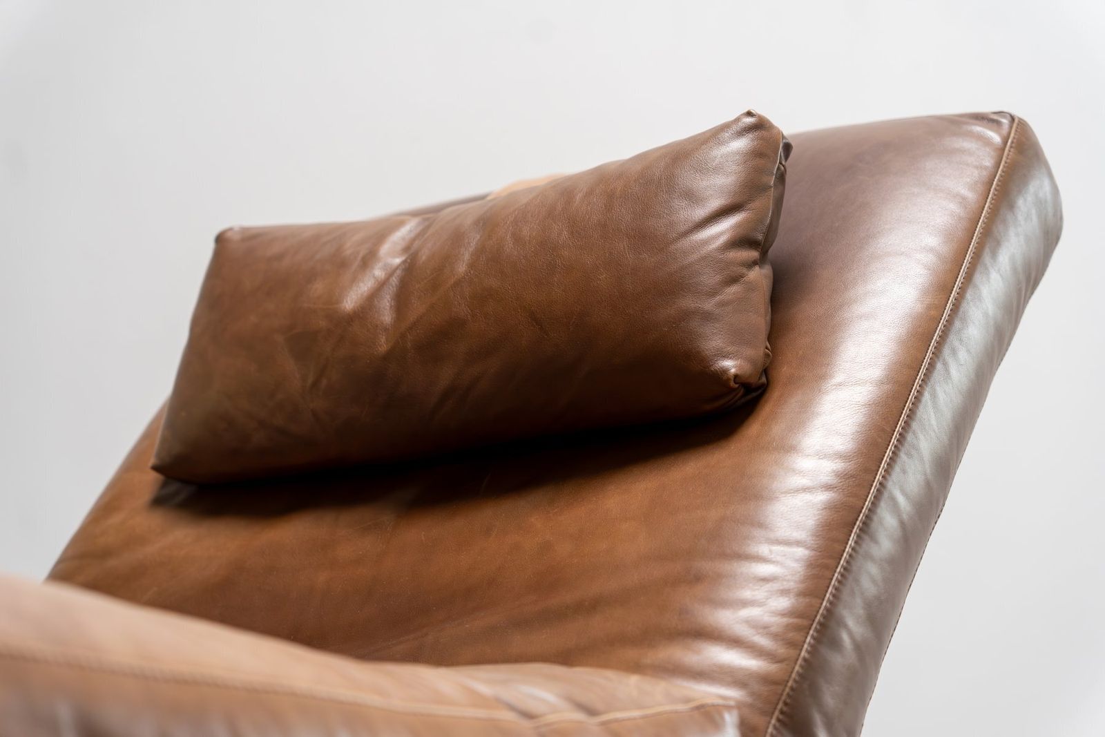 photo for sale Zeta Chaise Lounge In Leather From Natuzzi, 2000s