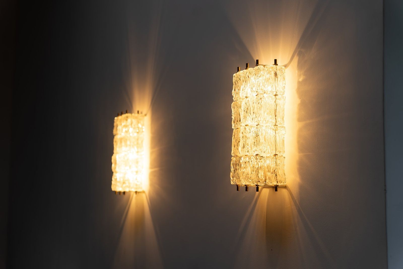 Wall Lights In Ice Glass And Brass From Barovier And Toso, 1960s, Set Of 2 photo vintage