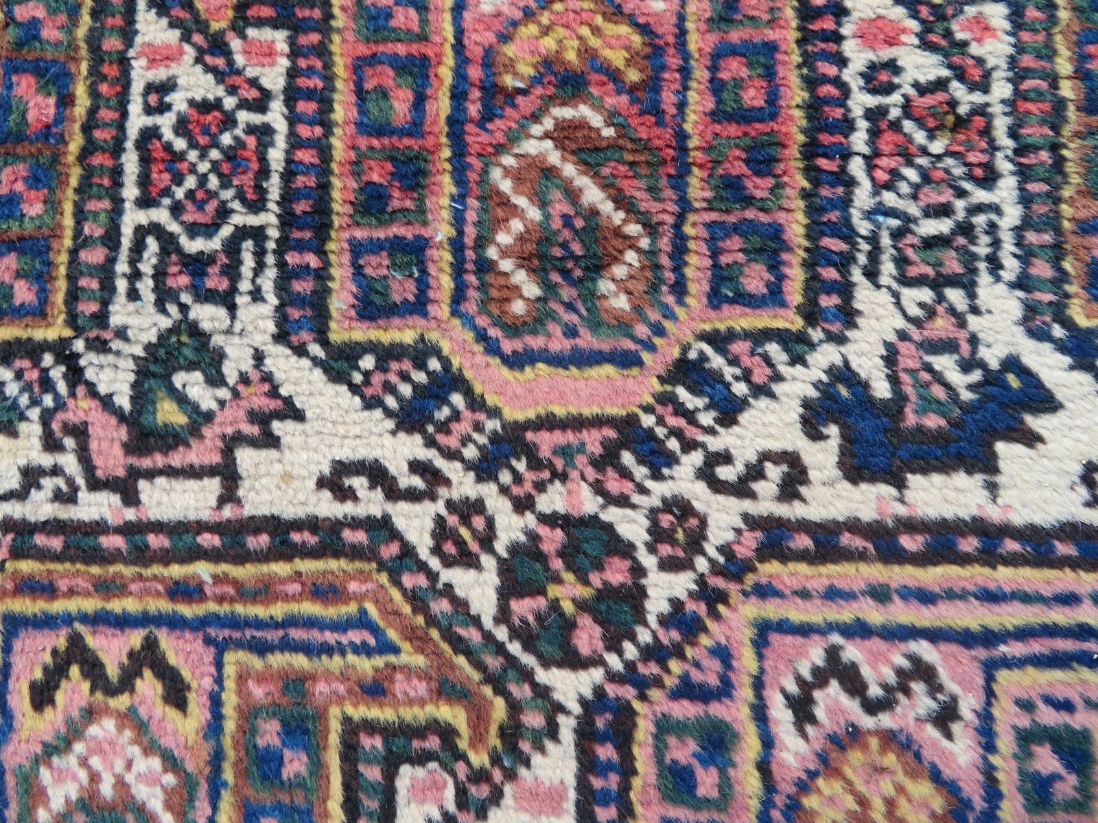 Antique Afshari Rug. 196cm X 136cm. photo Textiles