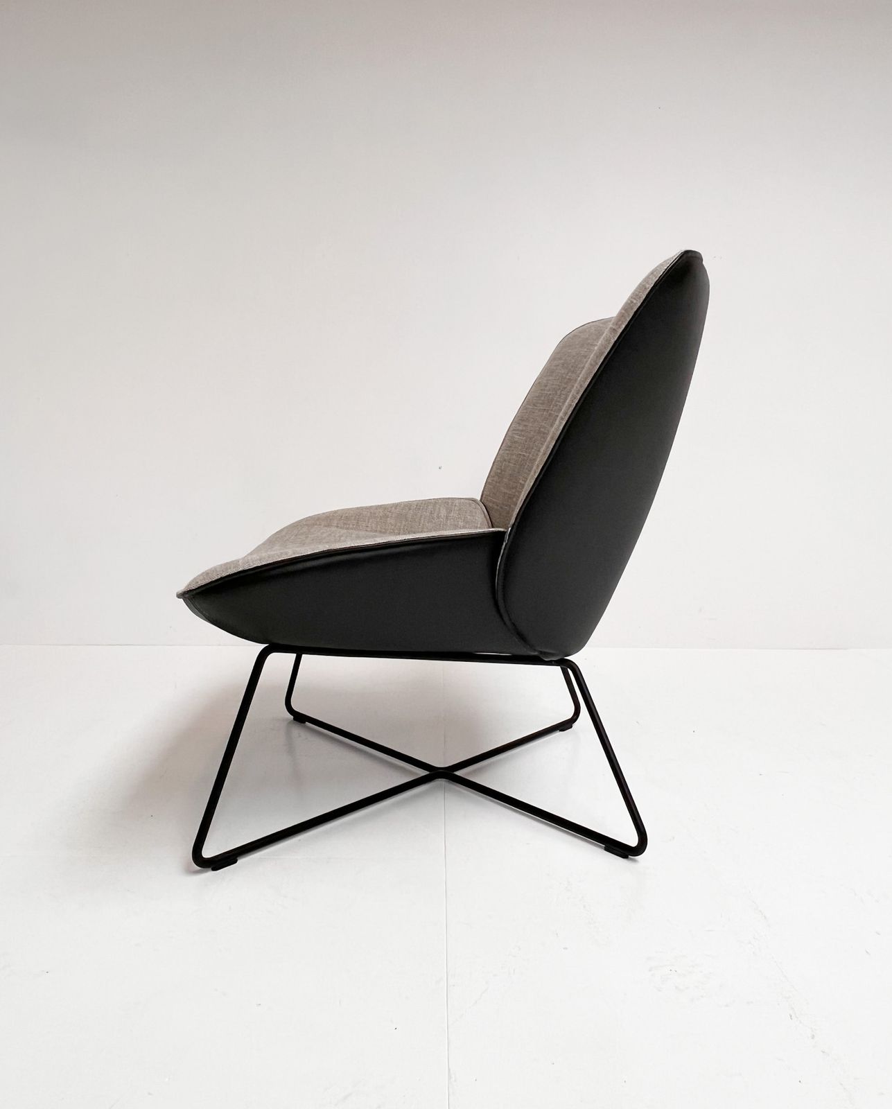 Furniture Rolf Benz Leather 383 Chair By Joachim Nees, After 2000 photo