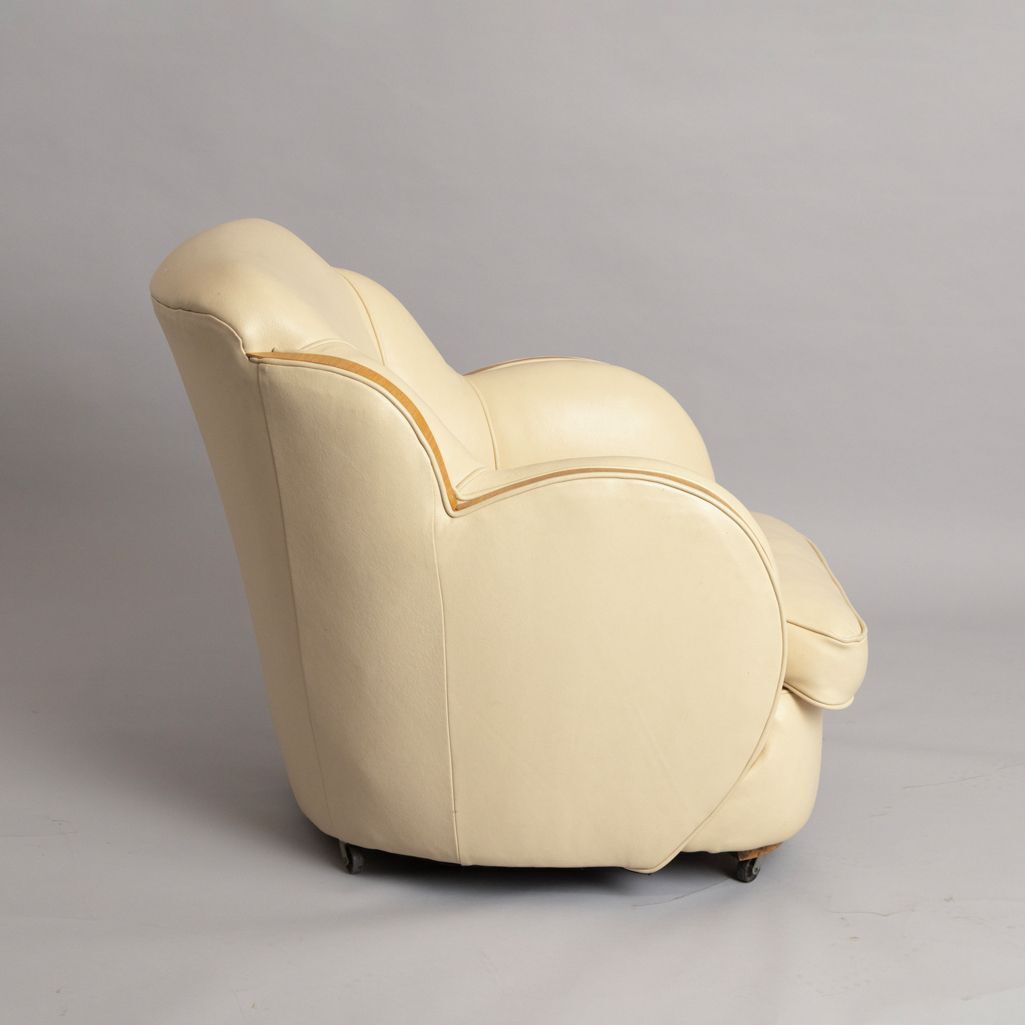 2890.0 Art Deco 'Cloud' Living Room Suite In Cream Leather By Harry & Lou Epstein, Comprising Of Sofa & Two Armchairs photo
