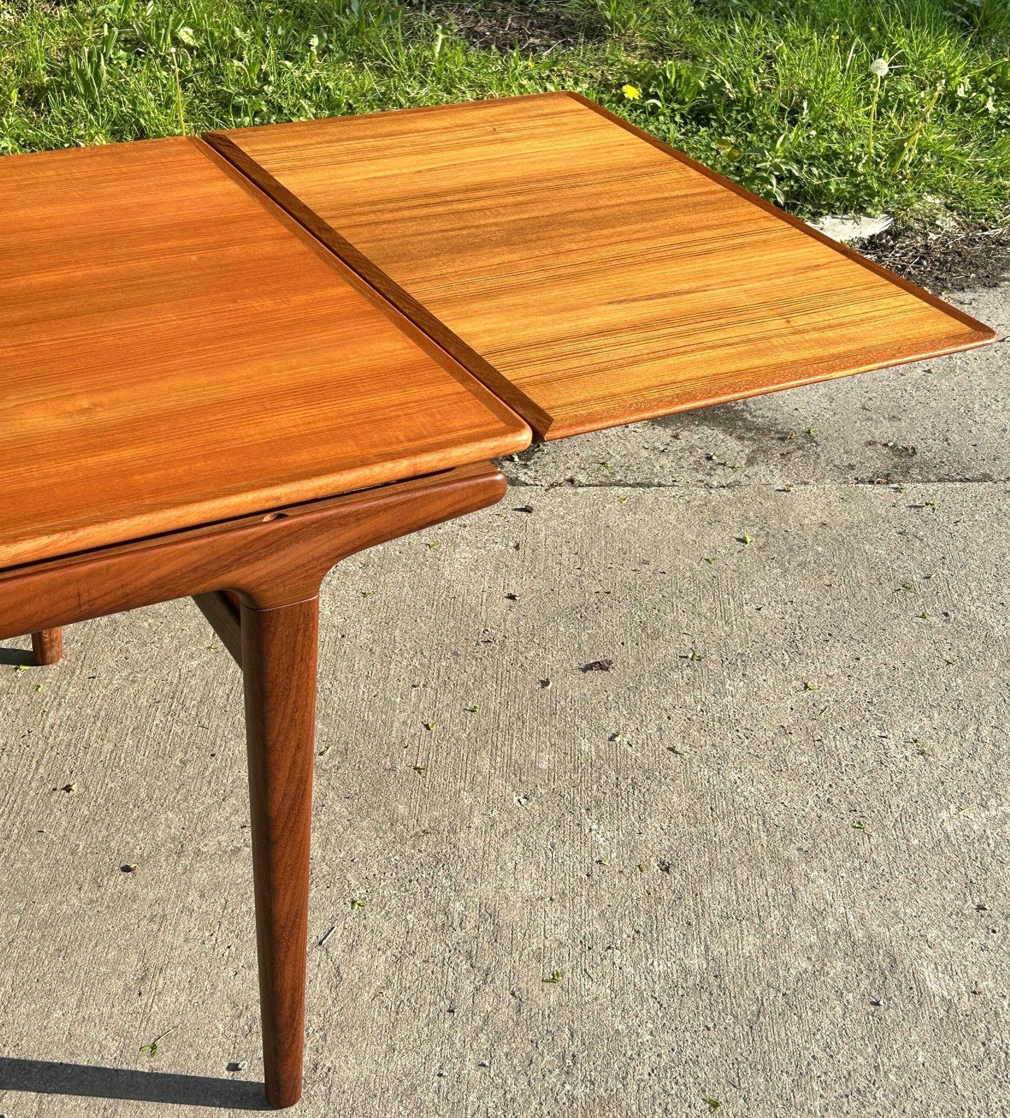 Sensational Mid Century Danish Teak Extending Dining Table Johannes Andersen Uldum Mobelfabrik 60's photo vinterior
