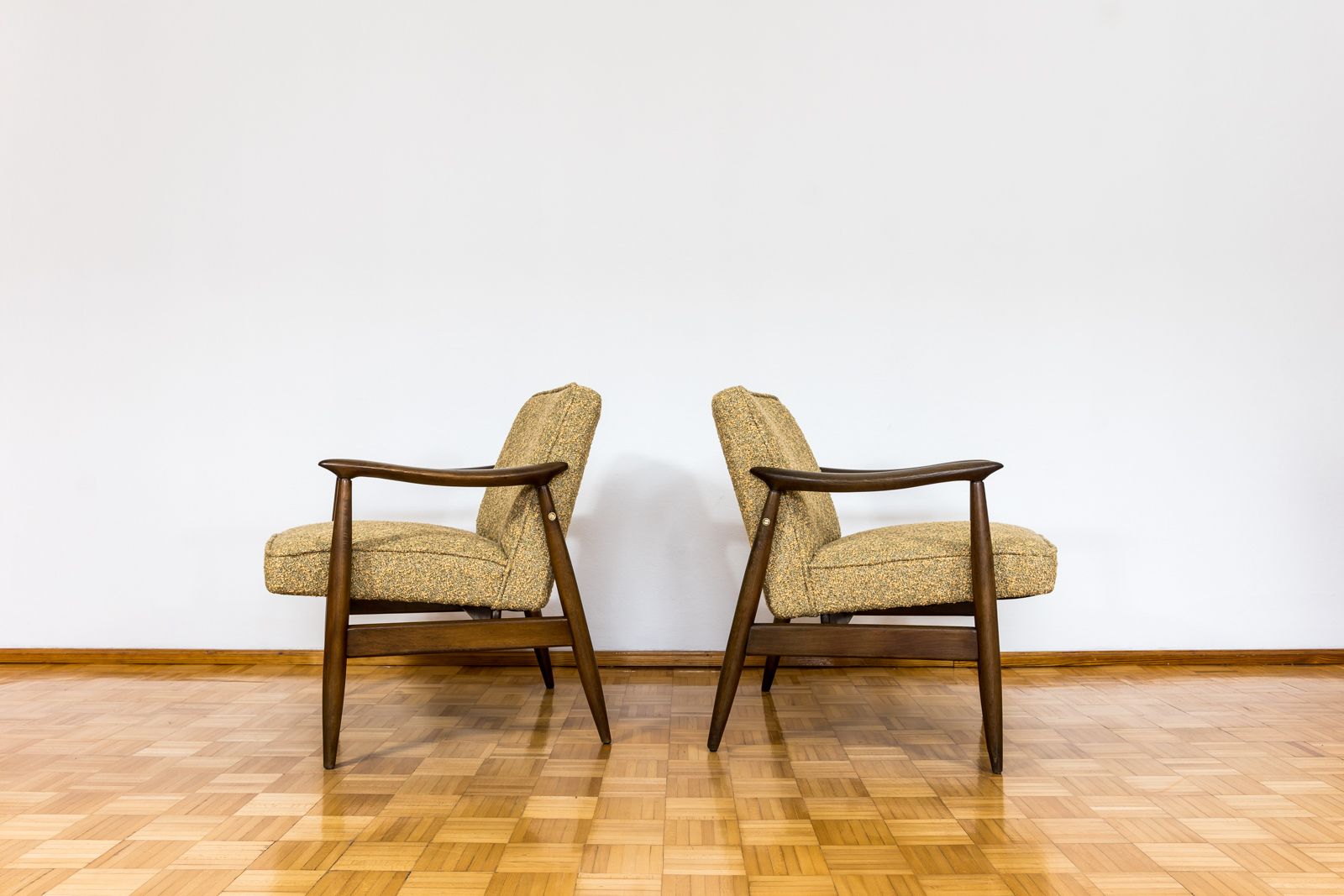 photo furniture Mid Century Armchairs, Gfm 87 By Juliusz Kędziorek In Kvadrat, Poland, 1960's, Set Of 2