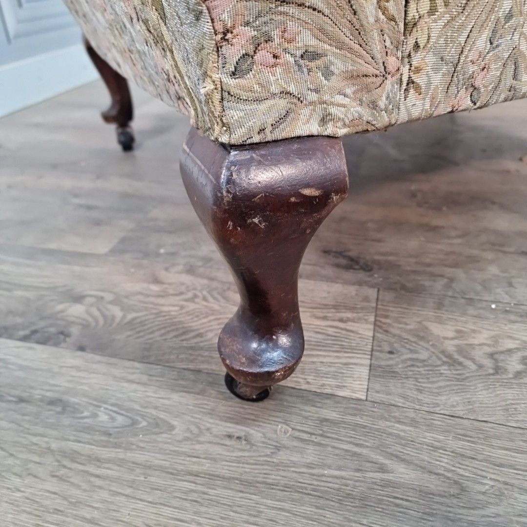 photo vintage Vintage Wingback Armchair Upholstered Fireside Chair Cabriole Legs Antique Style