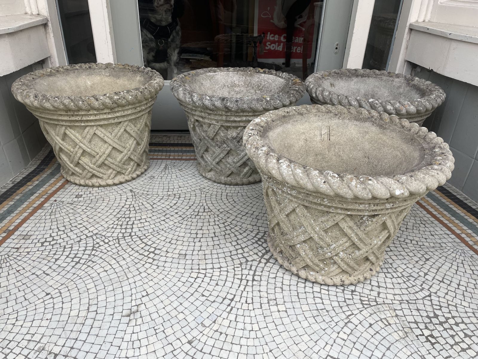 photo furniture Vintage Group Of 4 Quality Haddonstone Weathered Basket Weave And Rope Edge  Planters