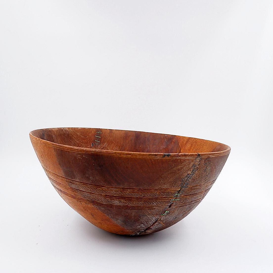 475.0 Large Carved Tribal Wooden Bowl, Wabi Sabi Style, 20th Century, 32.5cm photo
