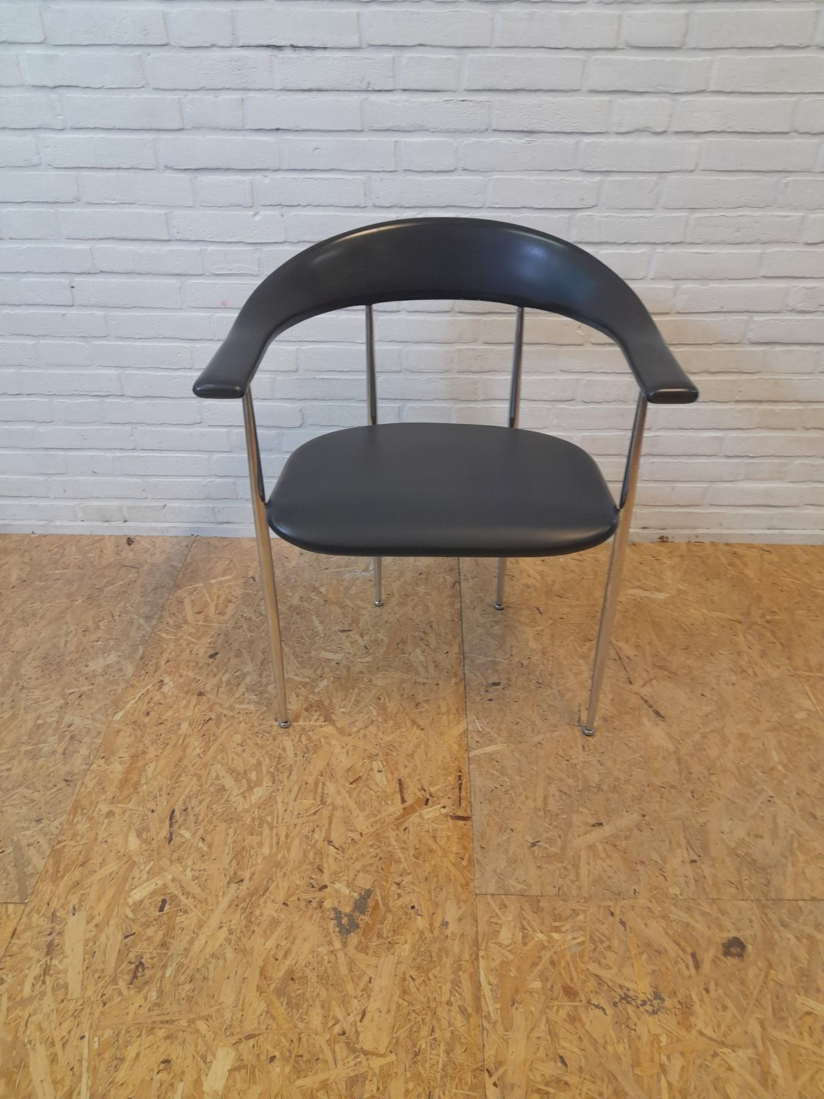Set Of 4 Fasem P40 Diner Chairs photo vintage