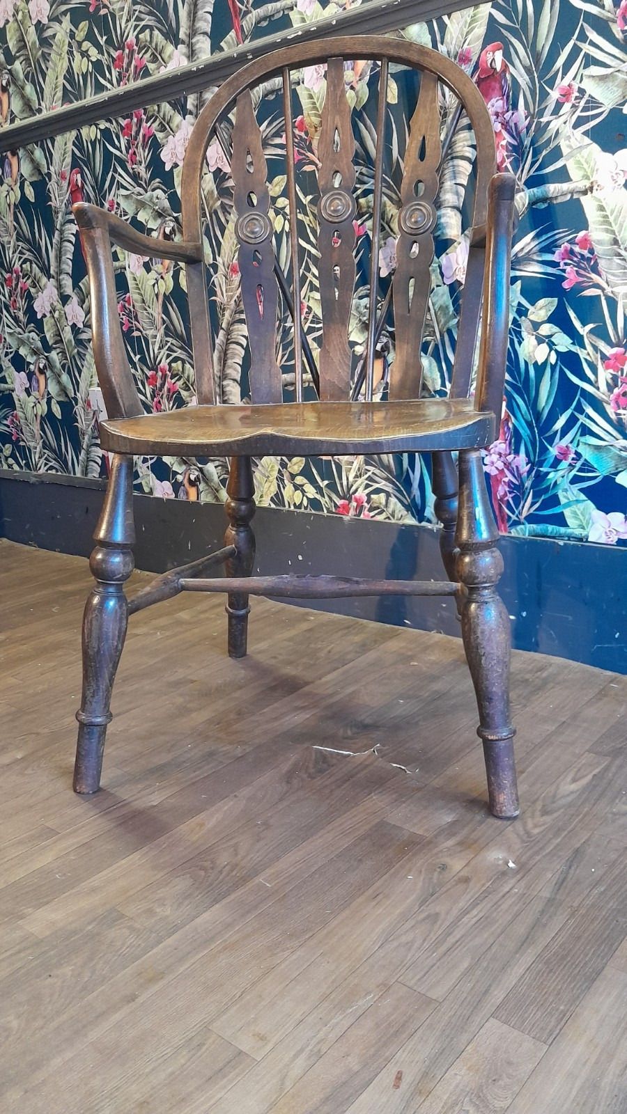 Antique Windsor Wheelback Spindle Carver Chair, Great Condition photo furniture