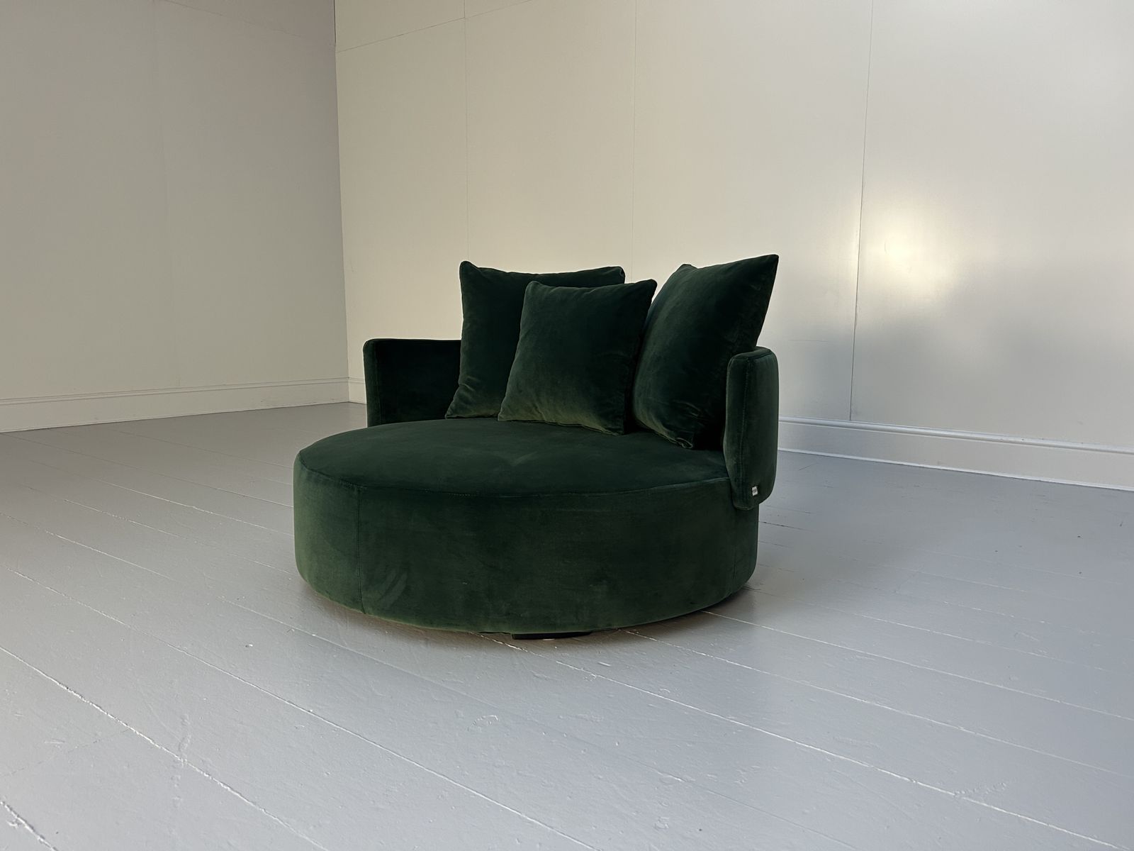 Fendi Casa Round Circular Chaise Daybed In Green Italian Velvet photo 3900.0