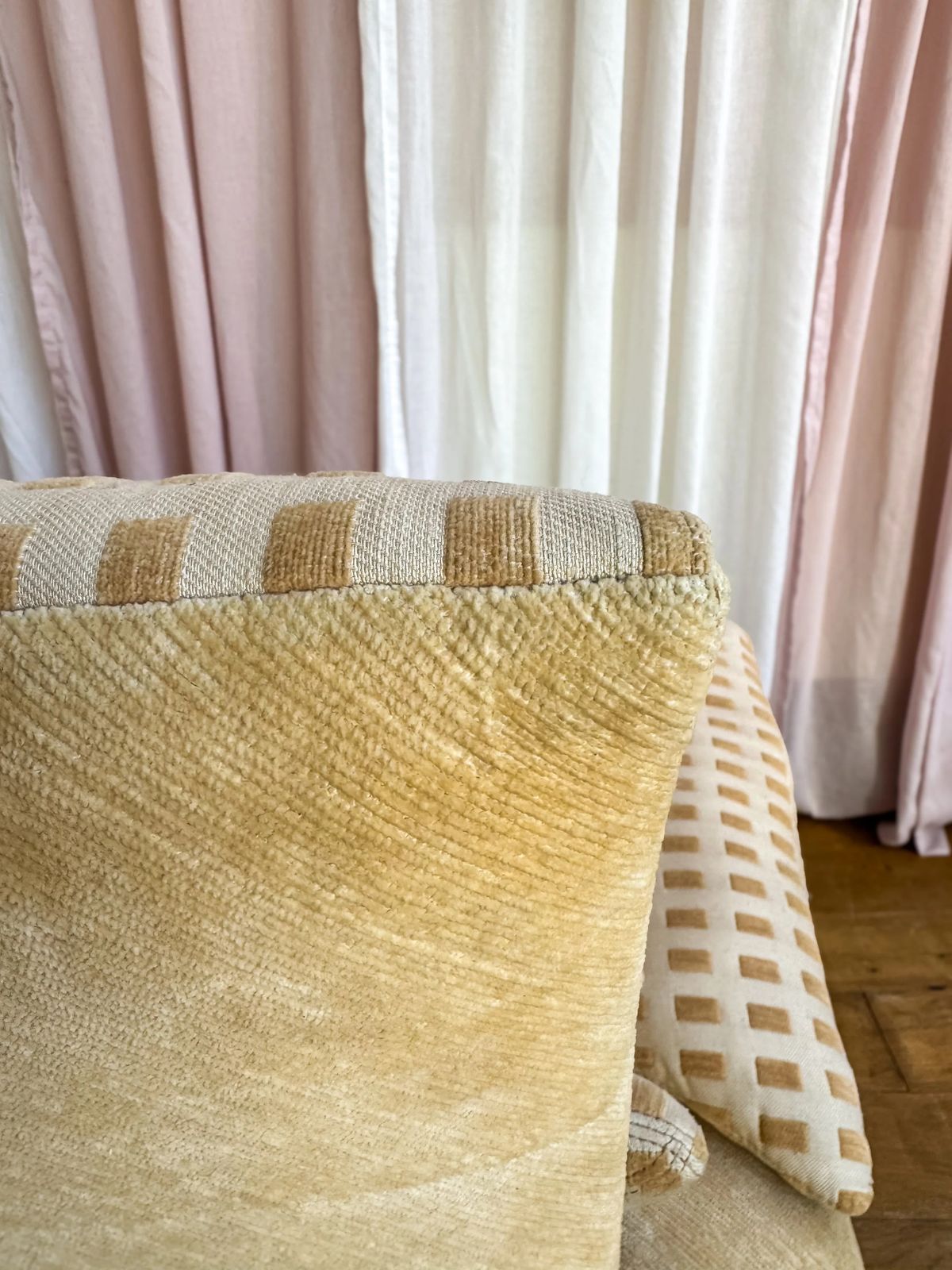 photo vintage 1970's Two Seater Sofa By Giovanni Offredi For Saporiti Italia