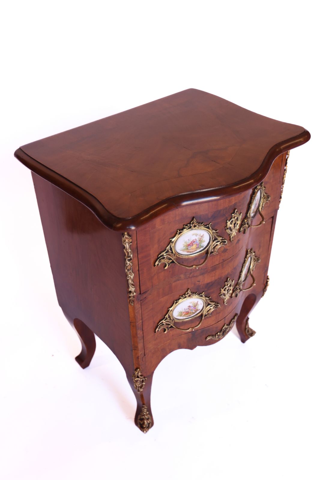 photo vinterior C19th French Walnut Cameo Plaque Chest