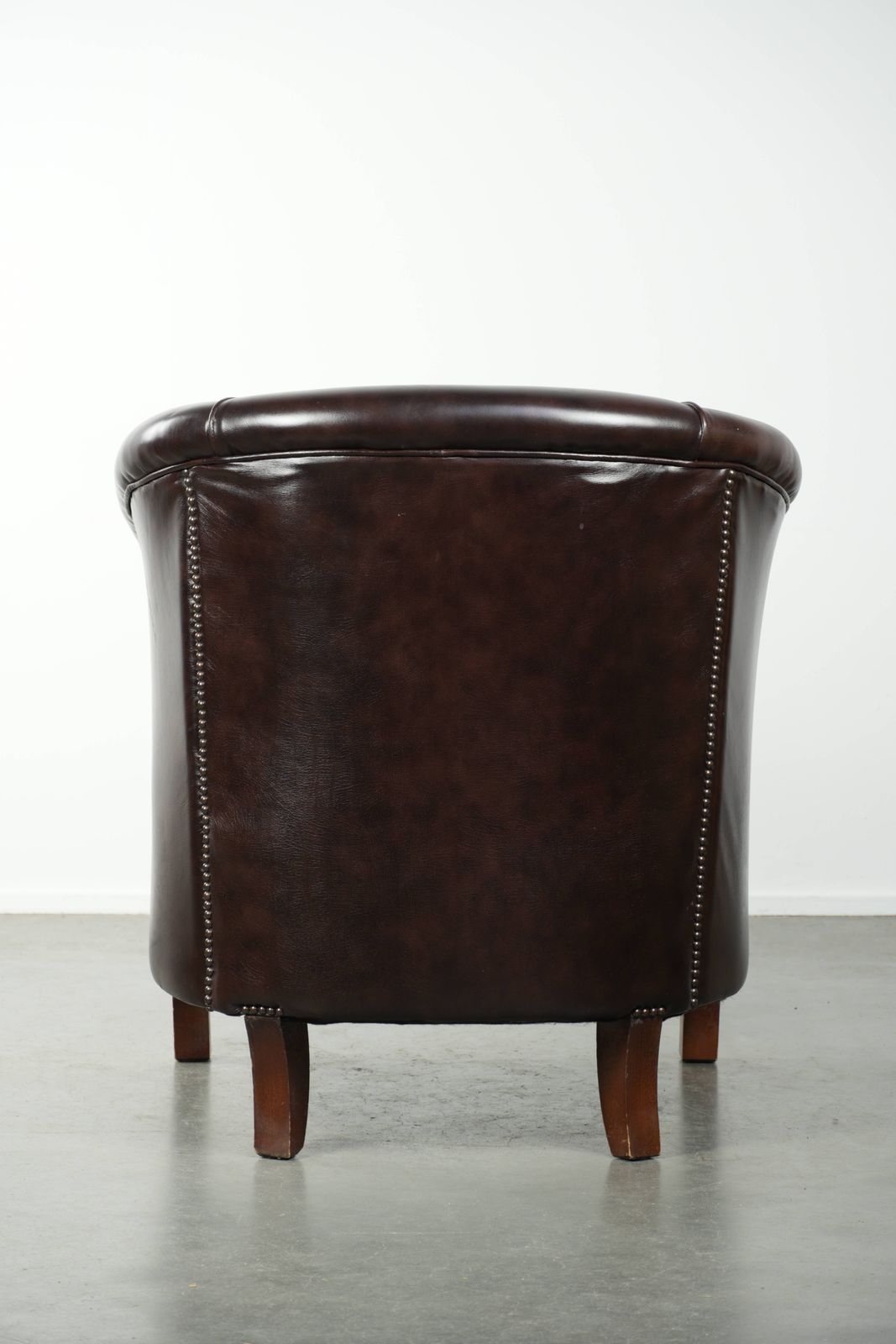 Dark Cowhide Club Armchair In Good Condition With A Timeless And Stylish English Style Design. photo Furniture