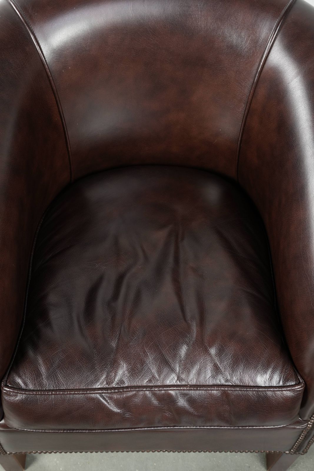 Dark Cowhide Club Armchair With A Timeless And Stylish English Style Design, Good Condition photo vinterior