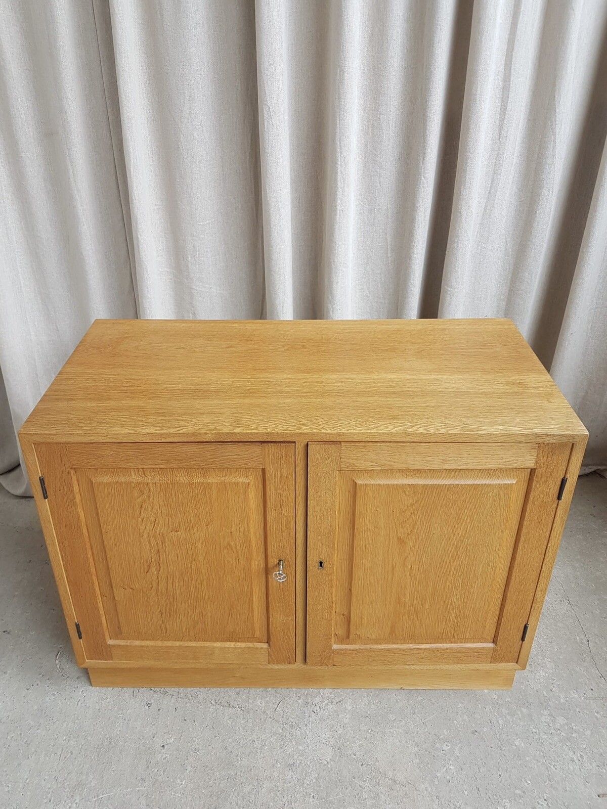 photo furniture Vtg Mid Century Danish Oak Compact Sideboard Media Cabinet Scahdi Retro R516