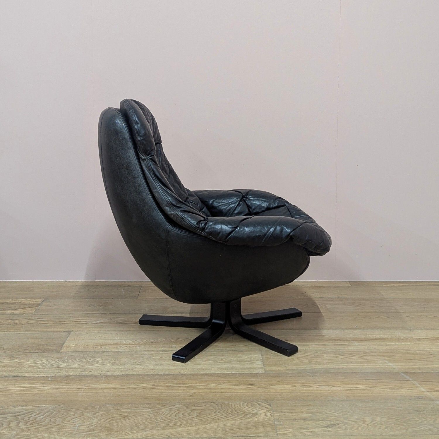 Original Midcentury Danish Leather Swivel Chair By Bramin photo 525.0