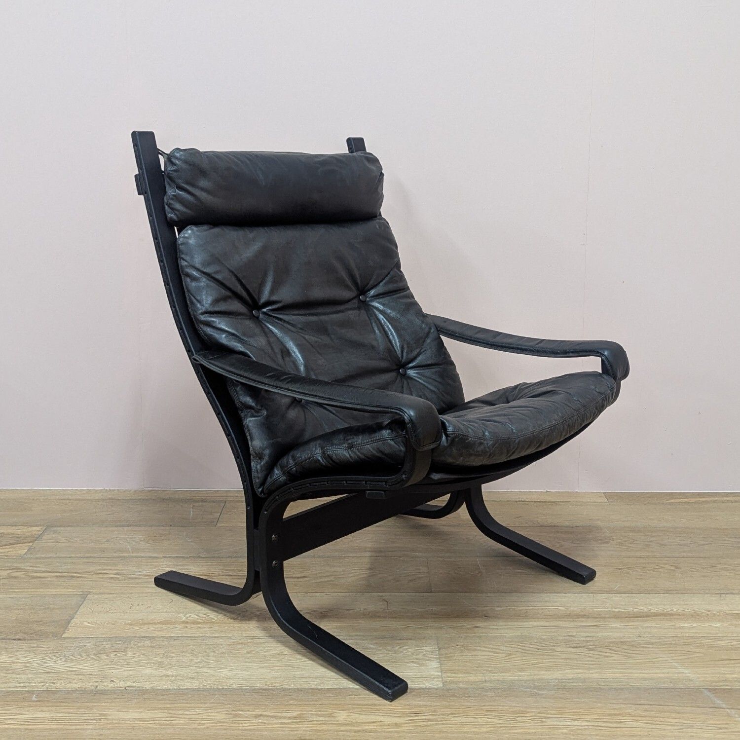 Midcentury 1970s Tall Leather ‘Siesta’ Chair By Westnofa photo for sale