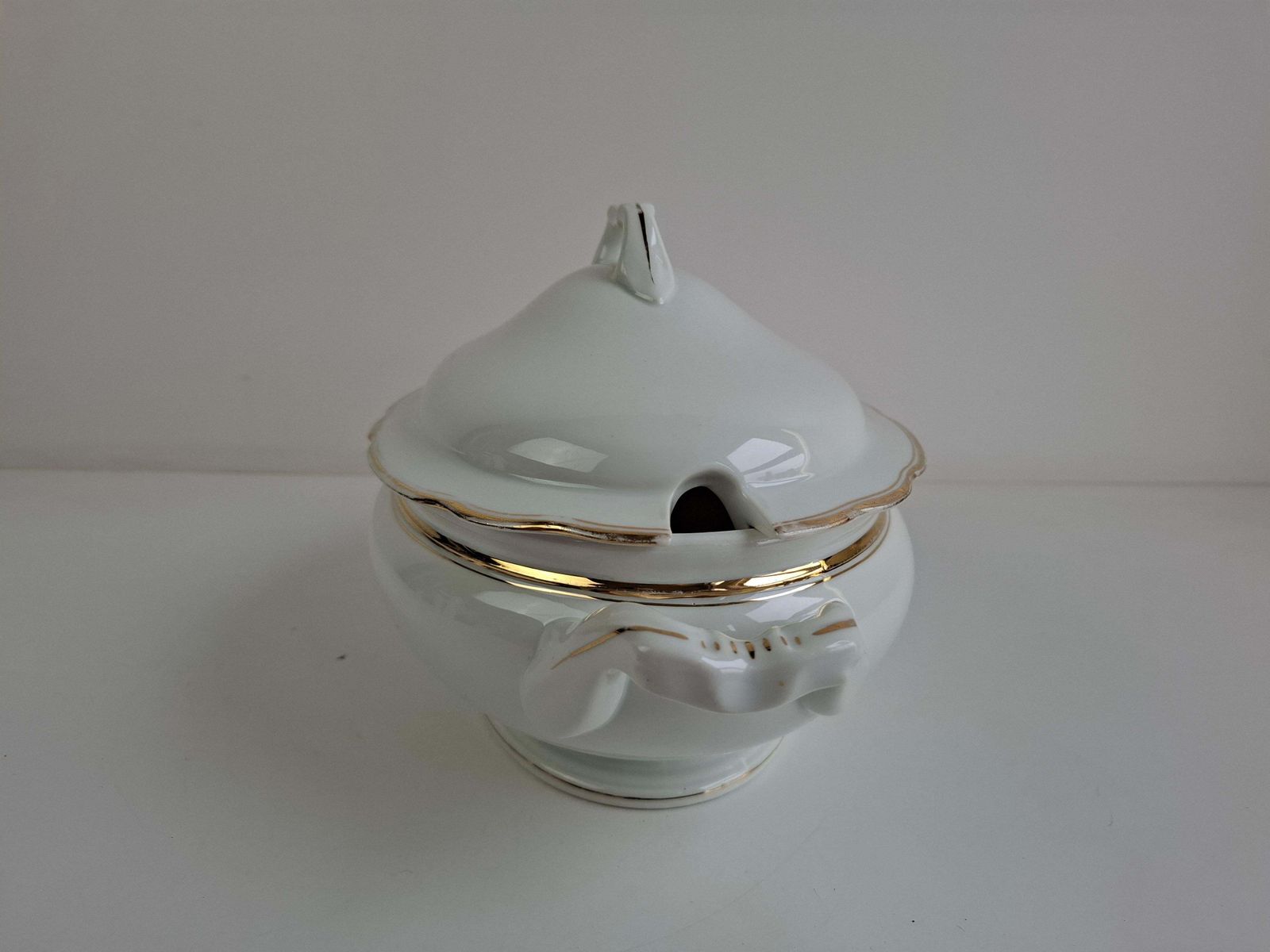 1930s Czechoslovak Art Deco Porcelain Soup Tureen By Duchcov Eduard Eichler photo for sale