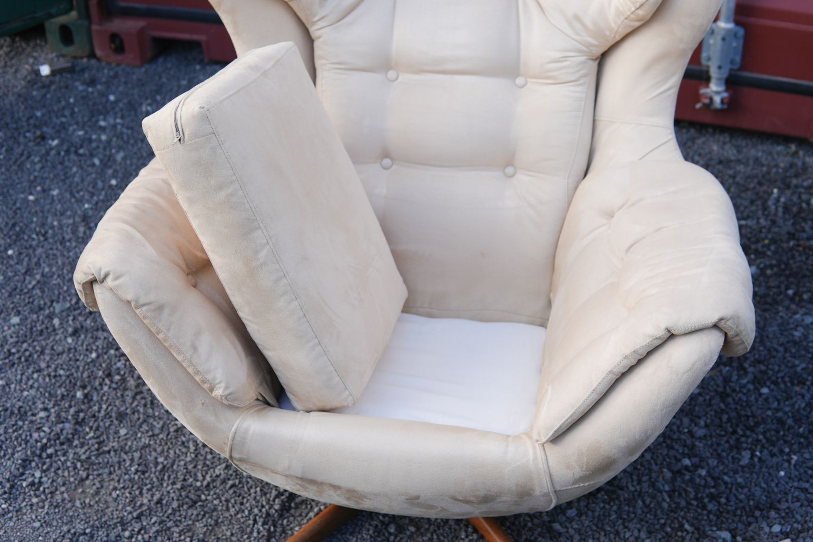 Mid Century Teak And Cream Suede Leather Swivel Chair In The Style Of Parker Knoll Statesman, 1960s photo vinterior