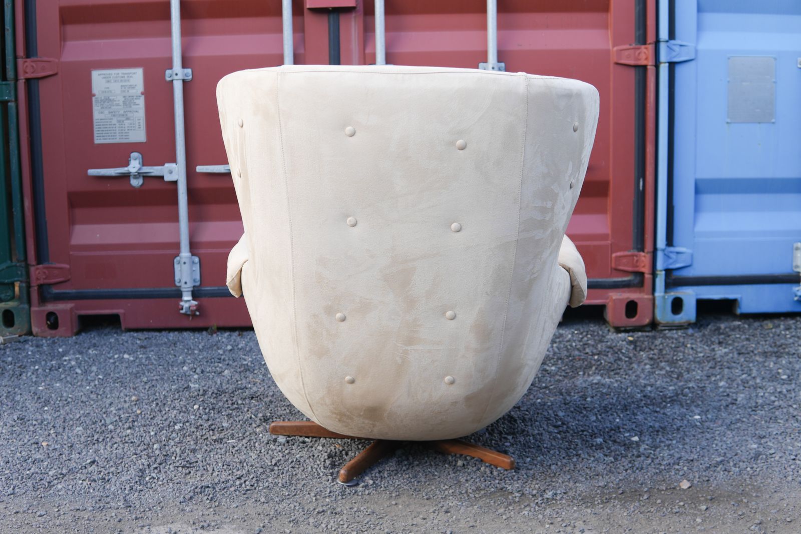 photo furniture Mid Century Teak And Cream Suede Leather Swivel Chair In The Style Of Parker Knoll Statesman, 1960s