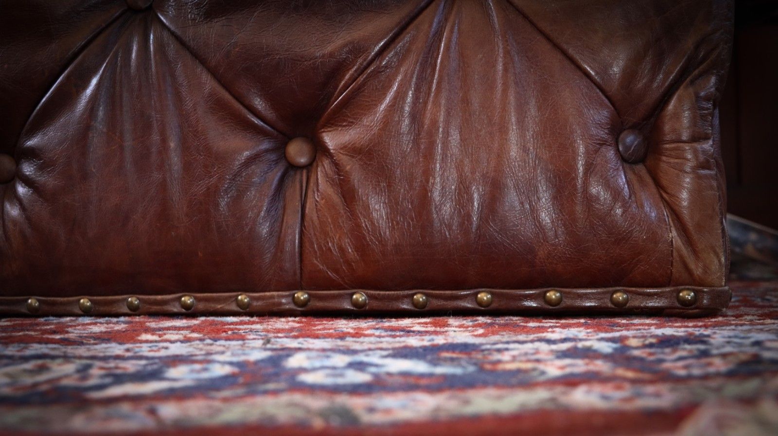 photo buy Timothy Oulton Lord Digsby Sqaure Leather Footstool Ottoman Antique Whisky Tan🚚