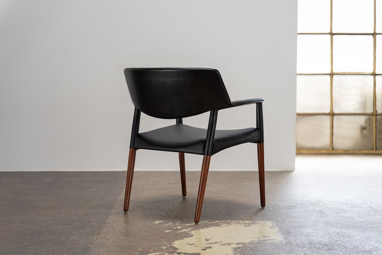 photo furniture Leather Armchair By Ejnar Larsen And Aksel Bender Madsen For Willy Beck, 1949