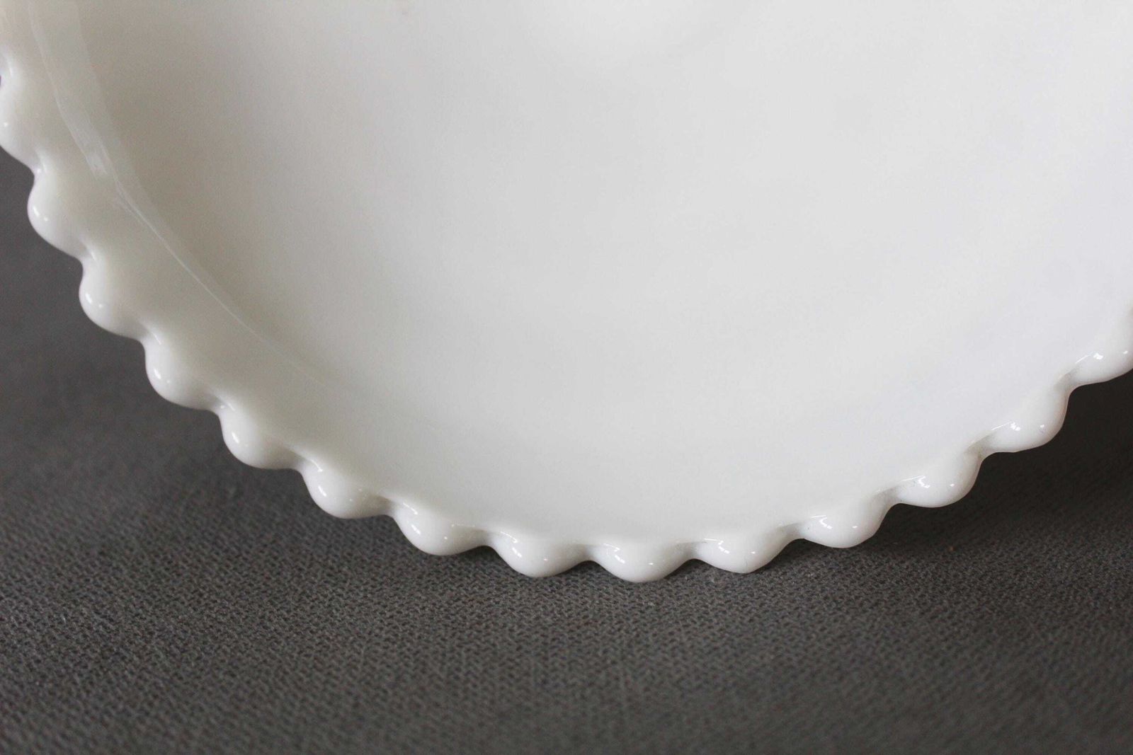 photo vinterior Large Vintage White Opaline Glass Compotier, Pedestal Bowl, Swirl Pattern, Scallop Edge, Pedestal Base, Large Opening, Pressed Glass