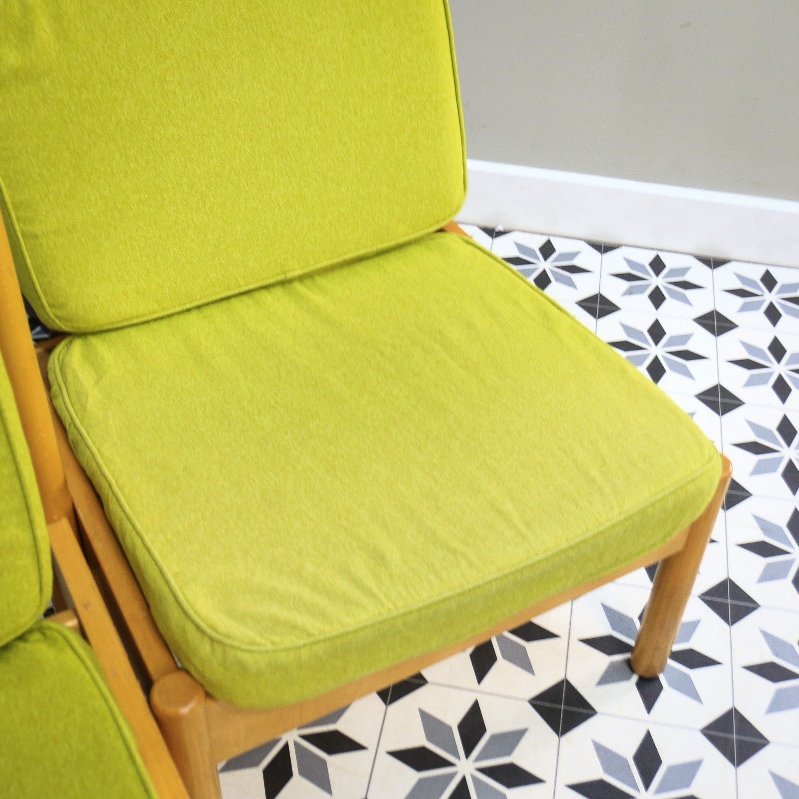 photo vintage Ercol 747 Modular Lounge Chairs Set Of 2 In Lime Green.