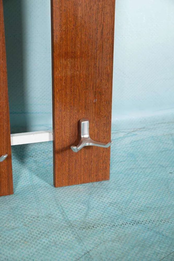 photo furniture Vintage Hardhouten Kapstok, Minimalistische Mid Century Wandkapstok.