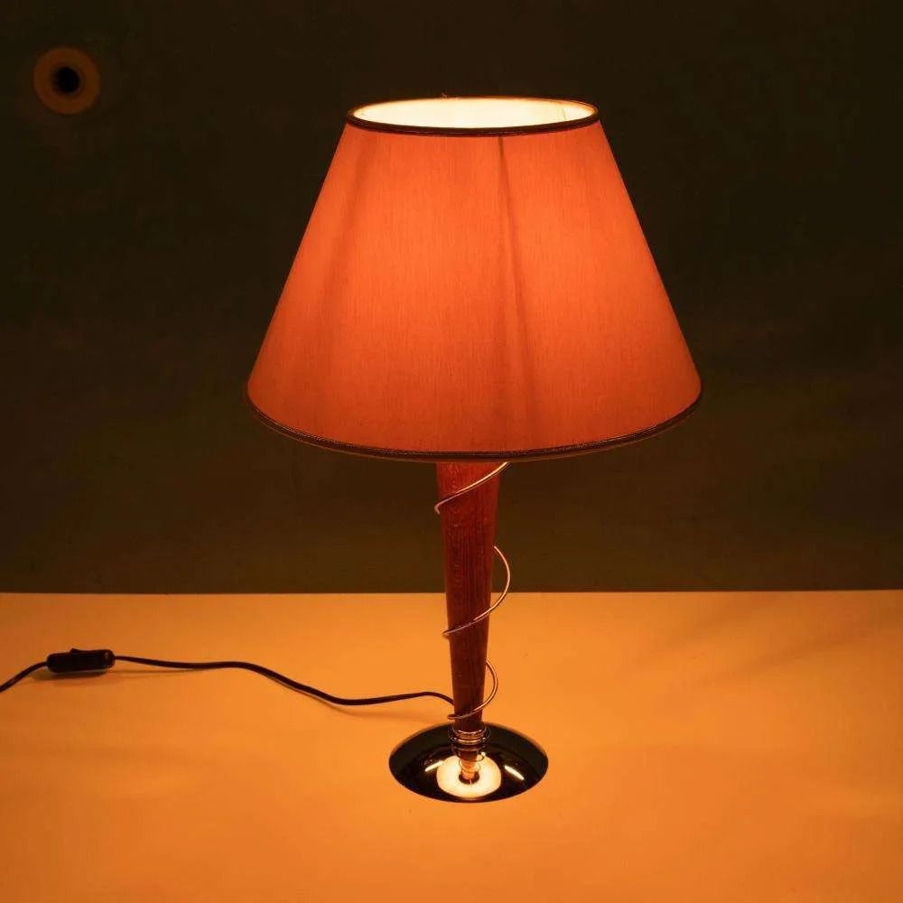 photo vinterior Postmodern Houten Tafellamp Uit De Jaren 1980.