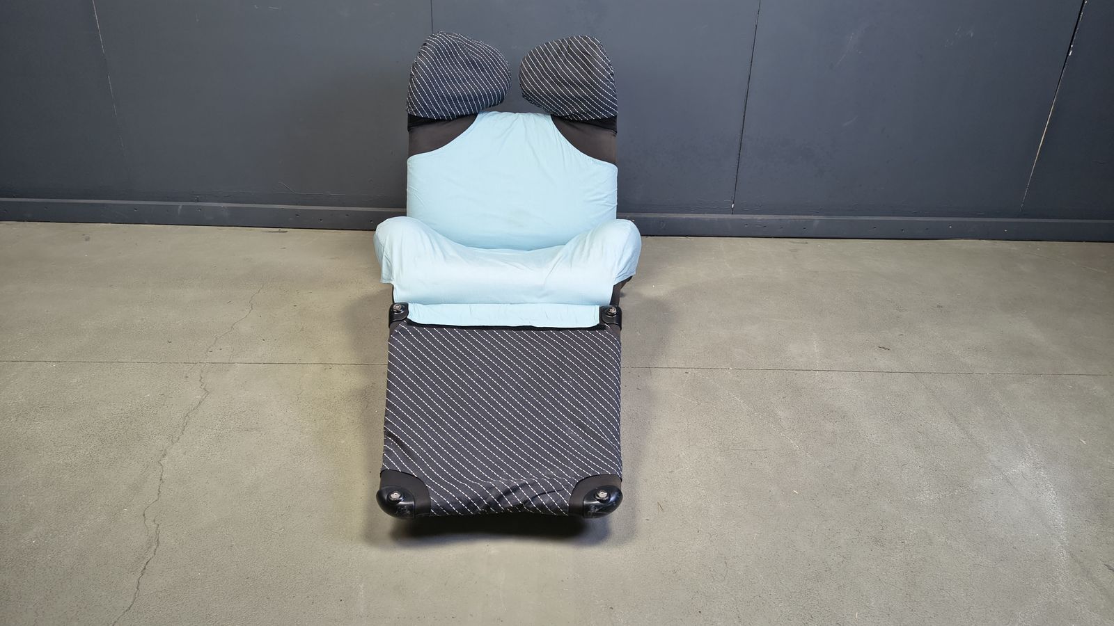 Wink Easy Chair Designed By Toshiyuki Kita For Cassina, 1980s photo for sale