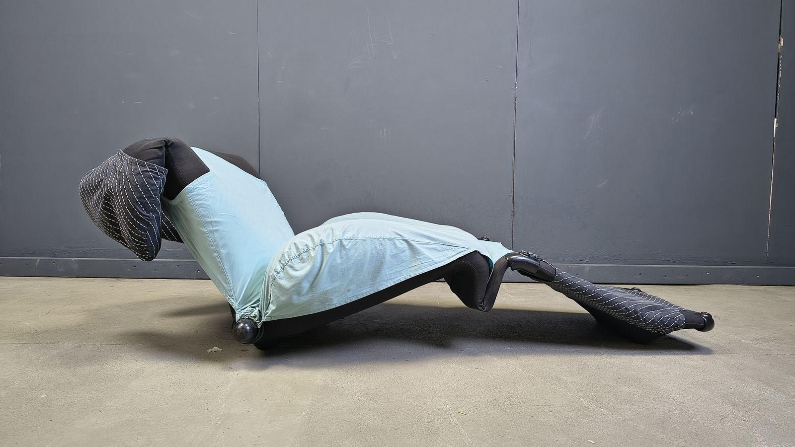 Wink Easy Chair Designed By Toshiyuki Kita For Cassina, 1980s photo vintage