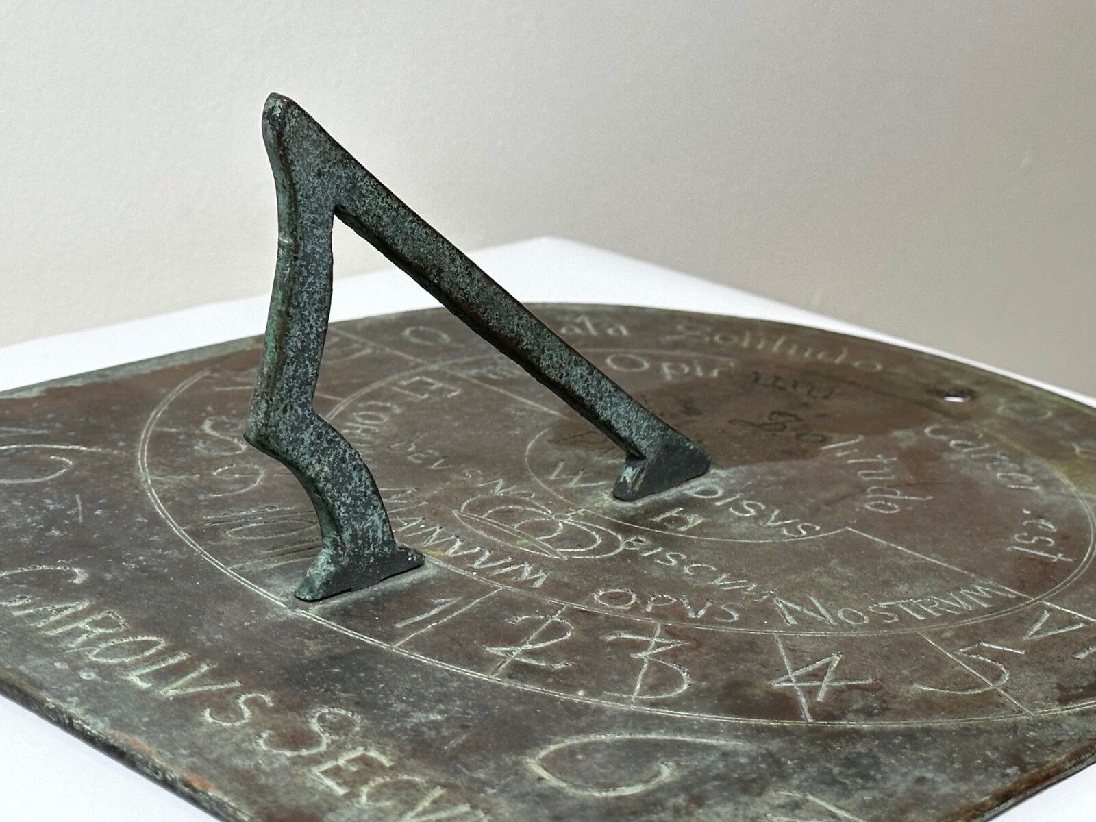 17th Century Bronze Garden Sundial Plate Gnomon Timepiece King Charles II Lives photo vinterior