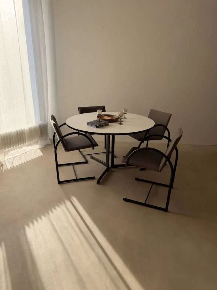 Set Van Vier Metaform Cirkel Eetkamerstoelen, Jaren 1980 photo for sale