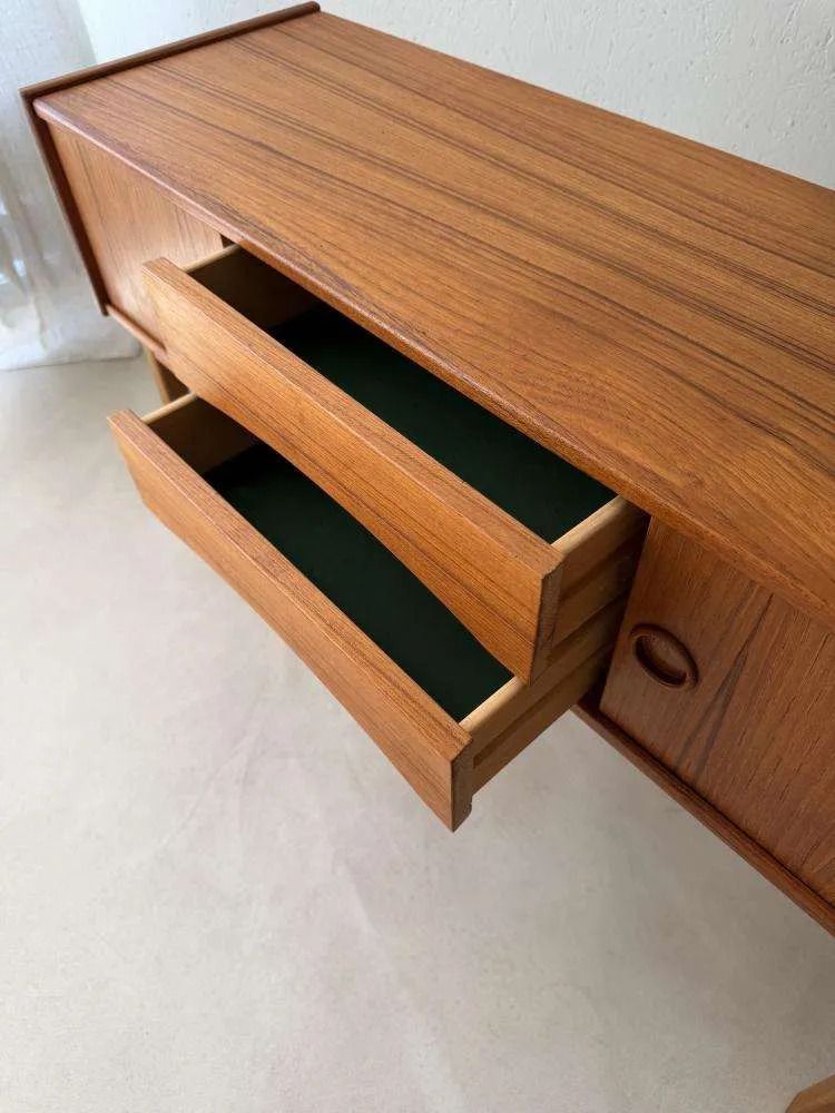 Scandinavisch Teakhouten Dressoir Ca. Jaren 1960 – Compact Deens Design photo Meubels