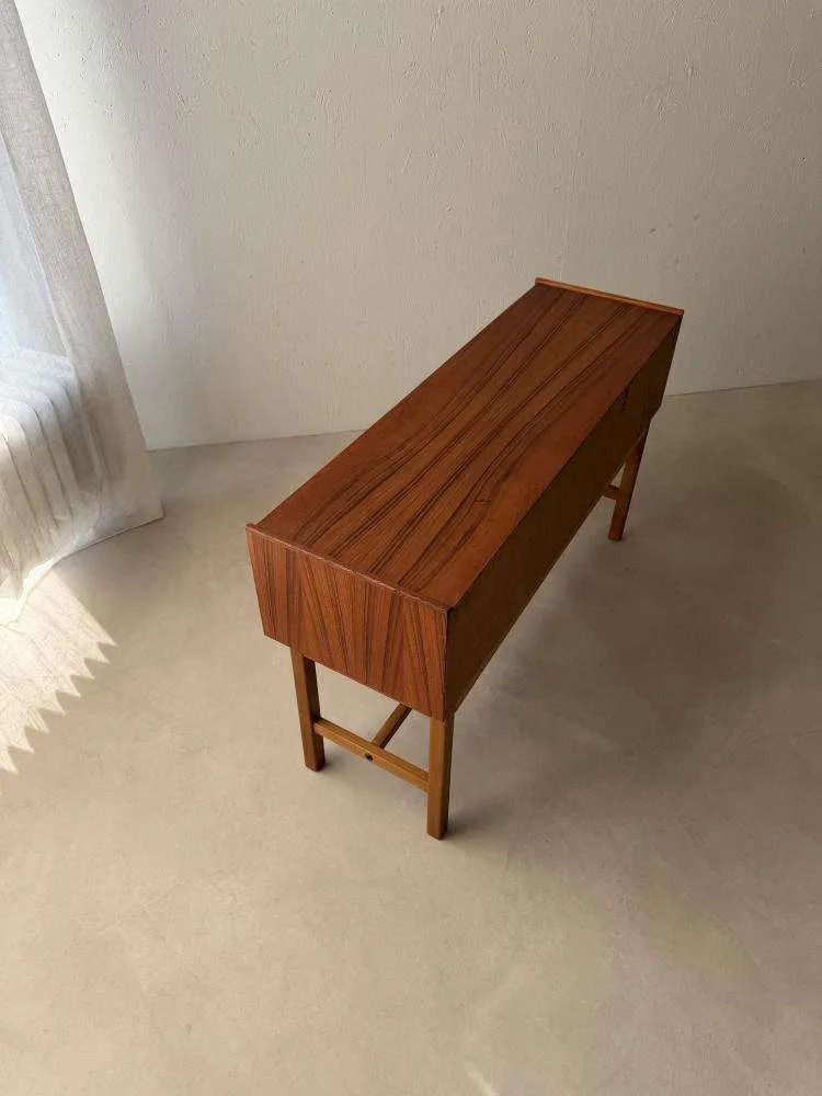 1106.0 Scandinavisch Teakhouten Dressoir Ca. Jaren 1960 – Compact Deens Design photo