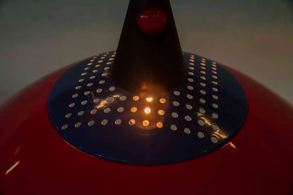 photo vintage Memphis Style Pendant Lamp 1980s, Children's Room Red Blue Black.