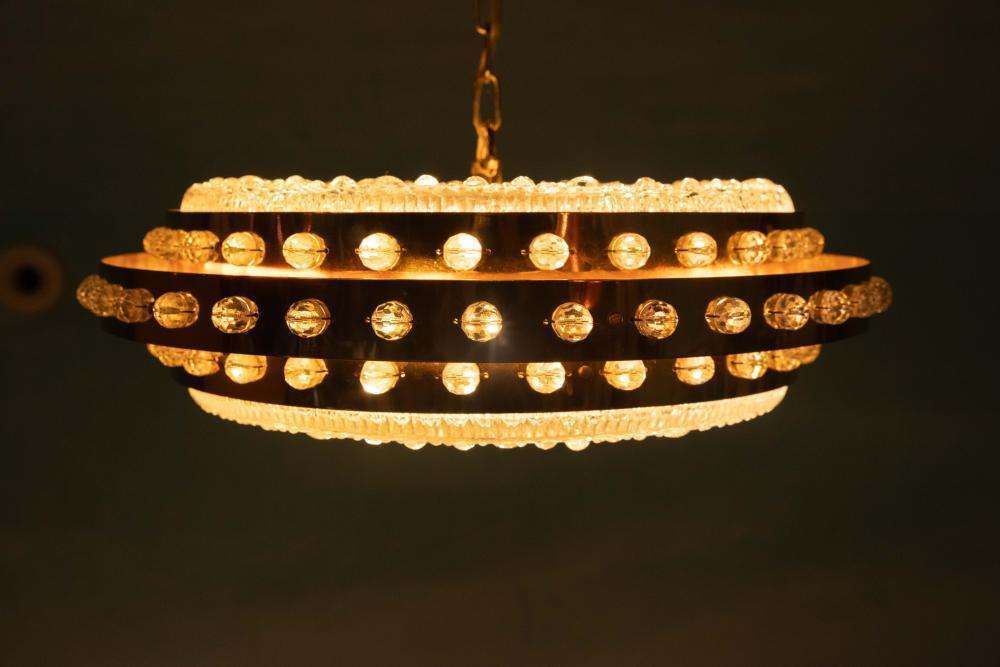 photo vinterior Midmod Regency Hanging Lamp Glass And Brass, Orrefors Sweden.