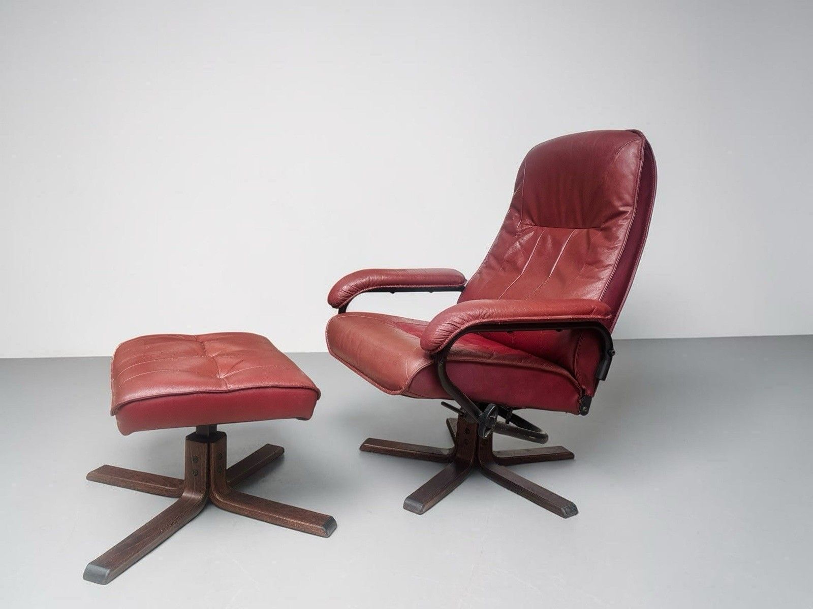 photo vinterior Danish Unico Leather Armchair And Matching Footstool Mid Century Rero C1970s