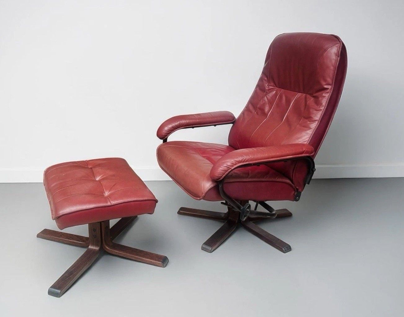 photo vintage Danish Unico Leather Armchair And Matching Footstool Mid Century Rero C1970s