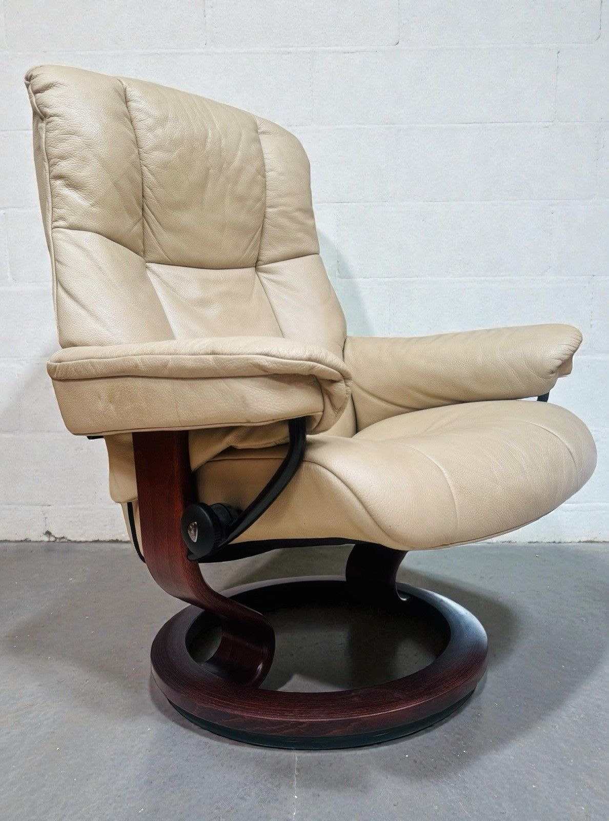 Ekorness Stressless Reclining Armchair  Mayfair Range Super Quality